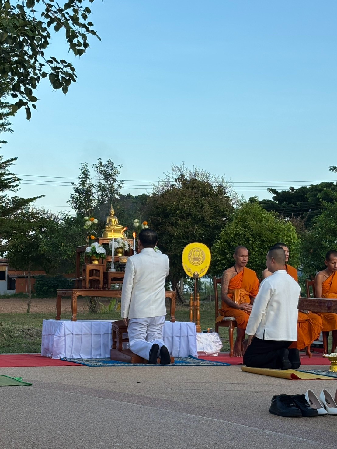 title - “ครอบครัวหิ้วตะกร้า อุดหนุนชุมชน” ณ วัดโพธาราม 